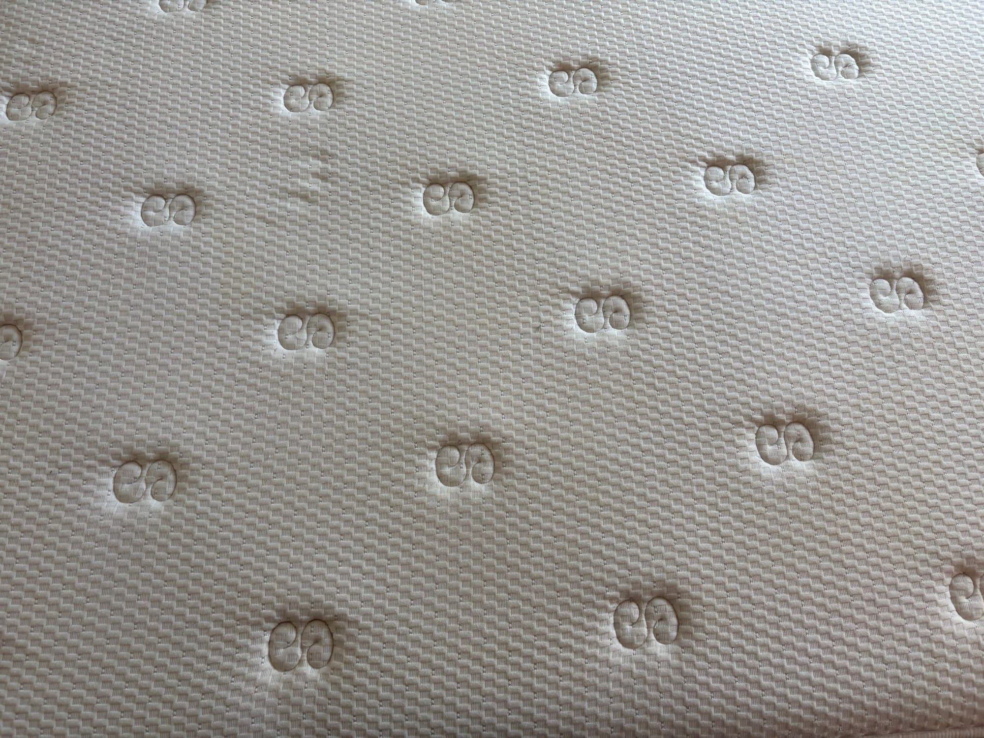 Matras na een professionele reiniging